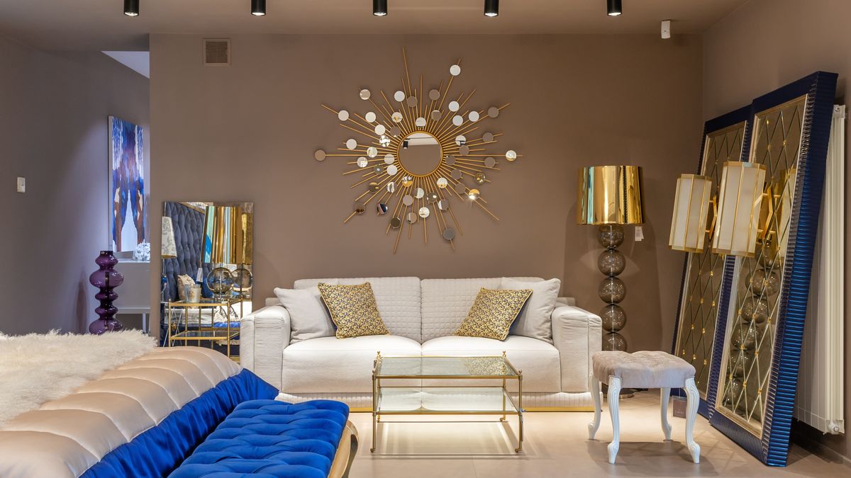 Keeping a small bedroom tidy with clever habits